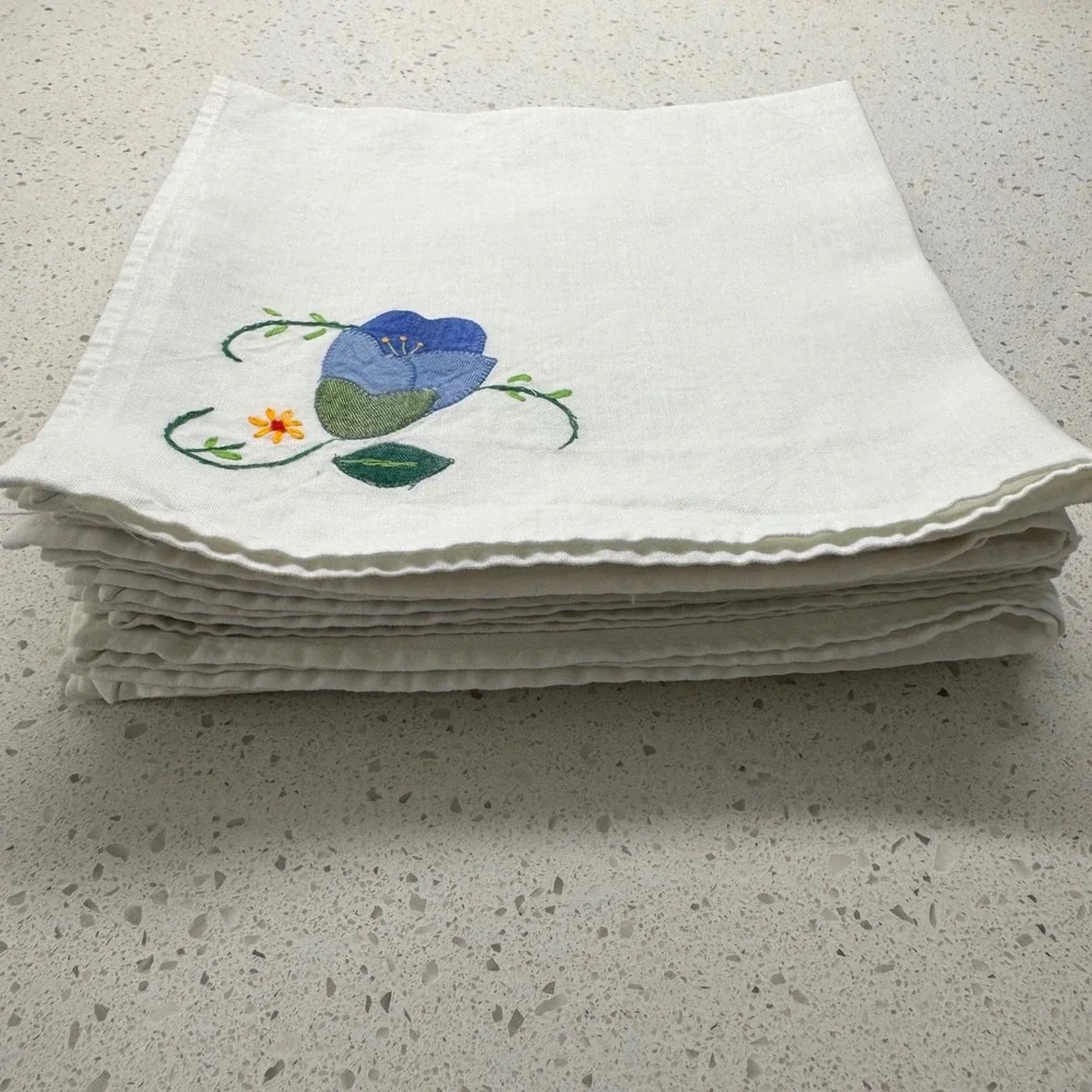 Vintage 1940s Floral Tablecloth and Napkins Set, Large 95